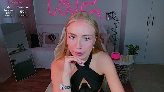 TessaGrays online show from May 25, 10:36 am