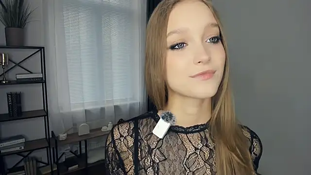 SerrenaAa online show from October 29, 7:45 am