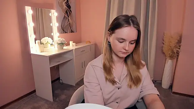 ChloeWestrum online show from October 2, 10:42 am