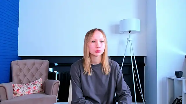 HayleyBessent online show from September 30, 11:38 am