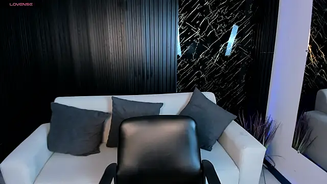 VenusCooper online show from November 8, 6:35 pm