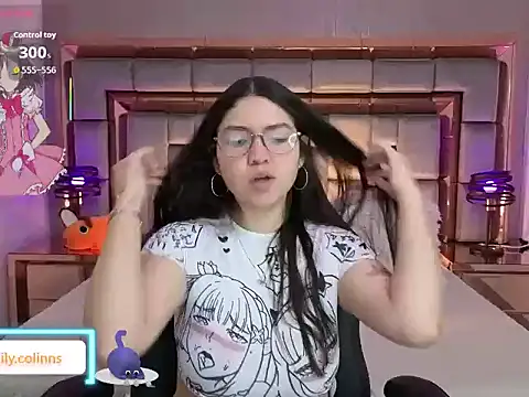 LilyColinns online show from October 5, 12:10 pm