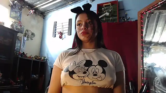 lizethavila online show from April 2, 1:47 am
