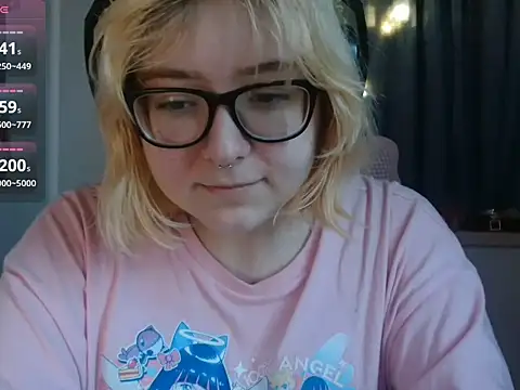 LolaWEI online show from October 10, 7:24 am