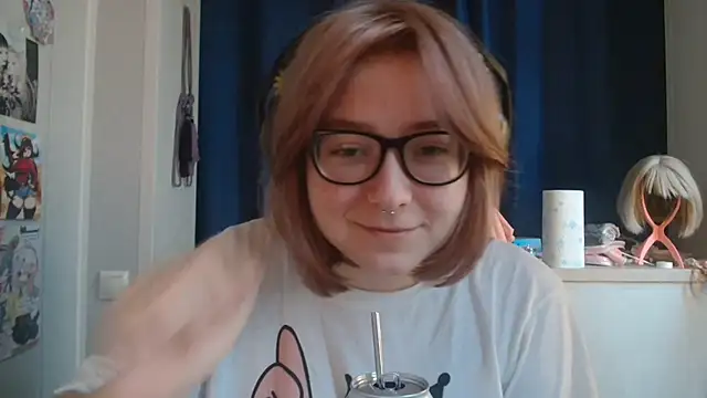 LolaWEI online show from November 11, 7:26 am