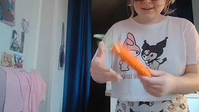 LolaWEI online show from October 30, 7:44 am