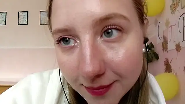 CarynFlaryn online show from October 2, 11:15 am