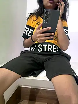 Surbhi-hoti online show from October 4, 6:23 pm