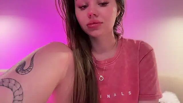 AlmaryKim online show from October 20, 8:45 pm