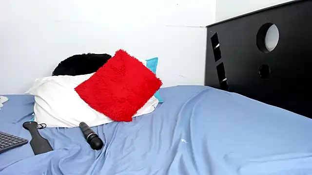 Charlottethompsons online show from October 5, 5:23 am