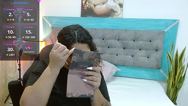 roxx iie online show from October 8, 3:00 am