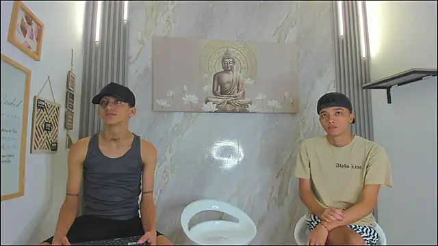 VERY HOT GUYS online show from December 17, 1:26 pm