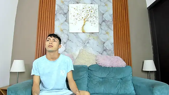 VERY HOT GUYS online show from May 9, 7:10 am