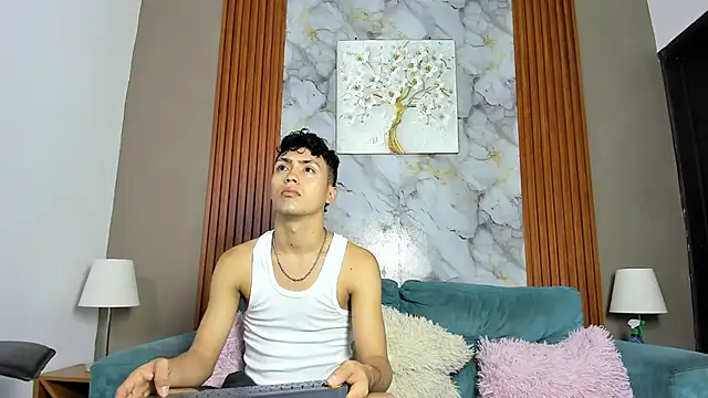 VERY HOT GUYS online show from May 7, 7:12 am