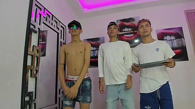 VERY HOT GUYS online show from December 2, 1:35 pm