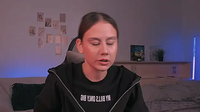 adelle046 online show from October 13, 1:58 pm