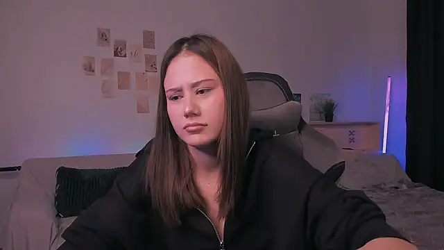 adelle046 online show from October 18, 1:36 pm