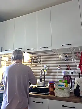 KirraWhite online show from February 19, 6:57 am