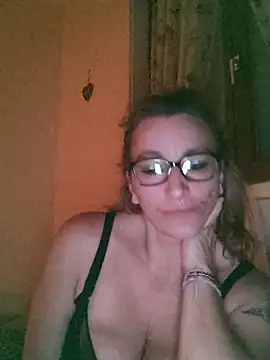 Fifi83Bell online show from December 19, 10:35 pm