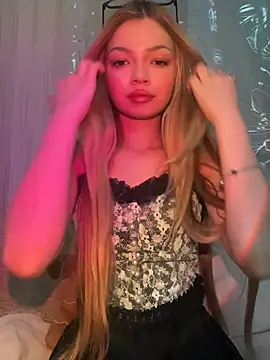  Siennaaa  online show from March 8, 10:35 pm