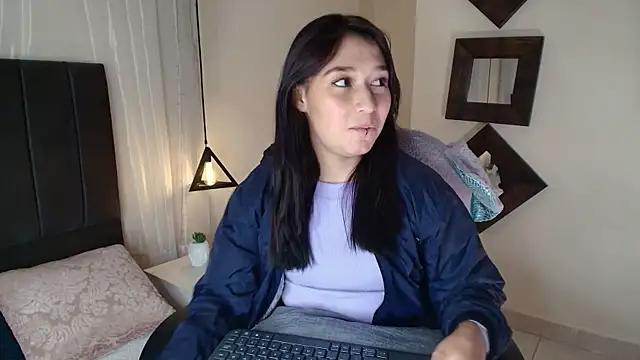 Rubyvixxen  online show from October 16, 6:05 am