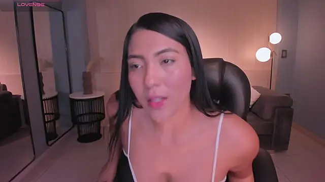 NatalieLewis online show from May 11, 1:02 pm