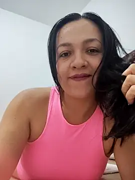 LindaSalo33 online show from December 17, 5:11 am