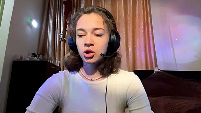 LiliVang online show from October 2, 5:23 am