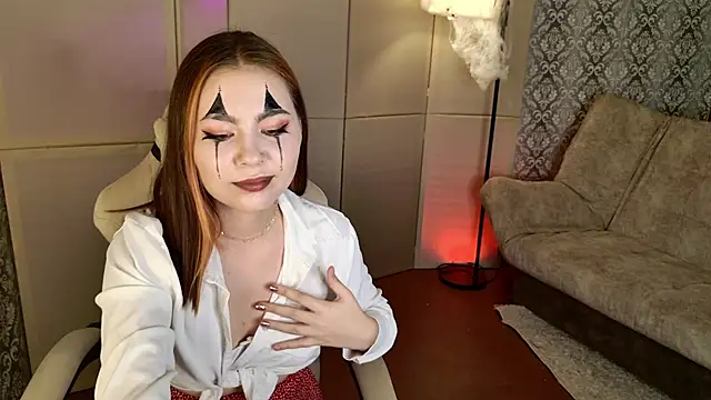 EmilyBlume online show from October 31, 7:51 pm