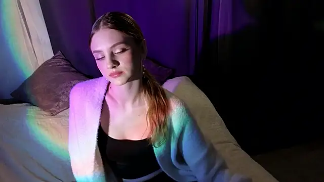 Snapshot of midnightMaya chatting on October 19, 8:00 pm midnightMaya online show from October 19, 8:00 pm