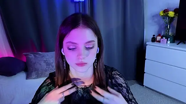 Snapshot of midnightMaya chatting on October 27, 10:15 pm midnightMaya online show from October 27, 10:15 pm