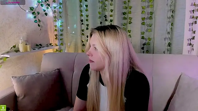 Malisha kiss online show from April 4, 11:09 am