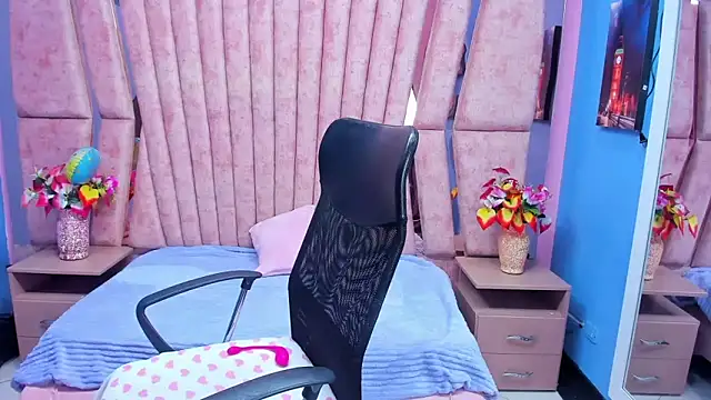 sarah sweett  online show from February 28, 4:17 pm