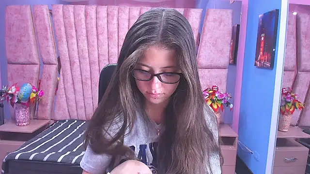 sarah sweett  online show from January 14, 2:33 pm