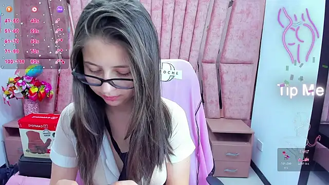 sarah sweett  online show from May 13, 4:24 pm
