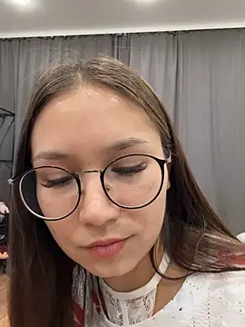 TiffanyBlayers online show from October 4, 10:10 am