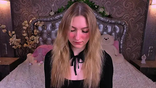 AngelAnabelle online show from April 8, 8:55 pm