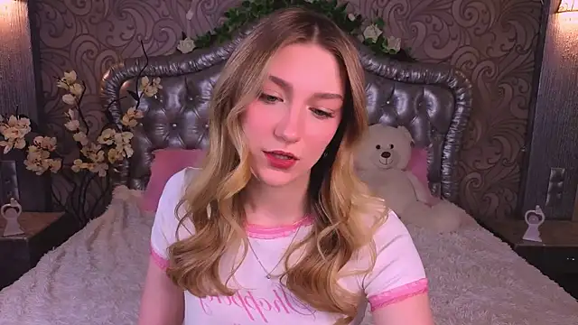 AngelAnabelle online show from March 6, 9:10 pm