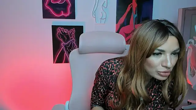 Queen Violetta  online show from October 2, 5:51 pm