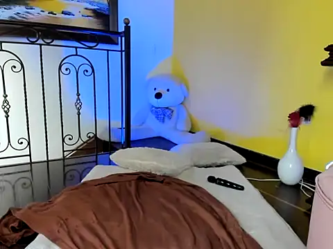 Zulyhenao online show from November 5, 1:38 pm