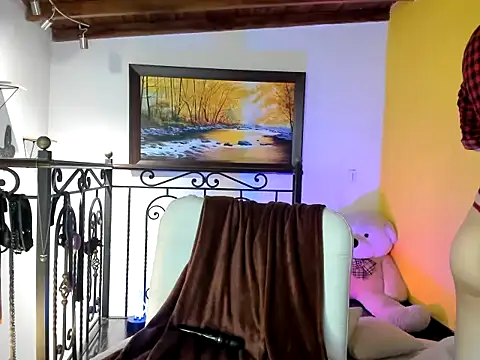 Zulyhenao online show from November 18, 12:00 am