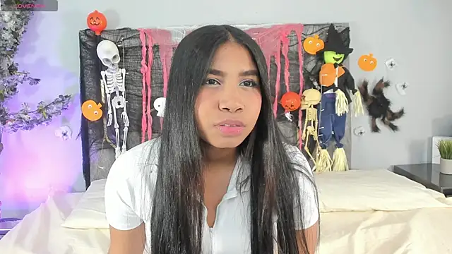 Nahomycarterr online show from October 17, 7:50 pm