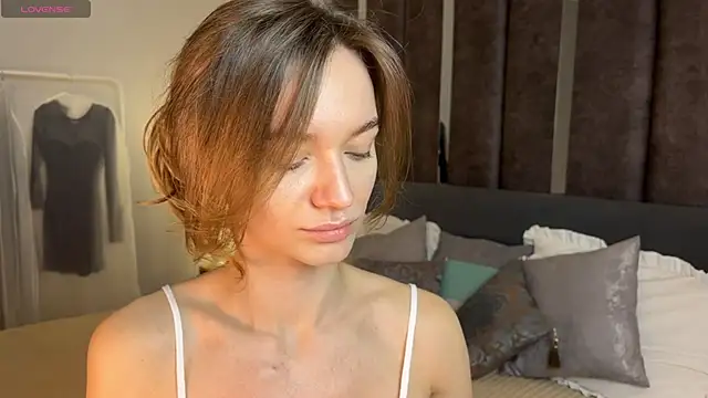 EvaToniz online show from December 14, 1:11 am