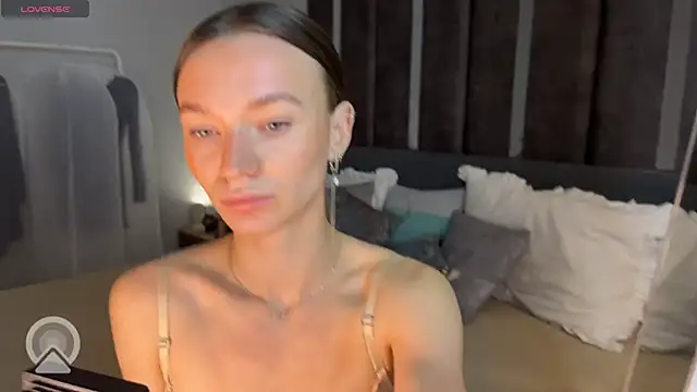 EvaToniz online show from December 19, 1:21 am