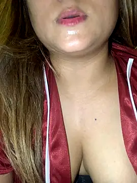 hottylover03 online show from October 4, 8:20 am