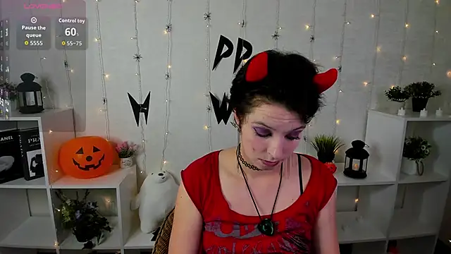 Sara Frayer online show from October 28, 9:15 am