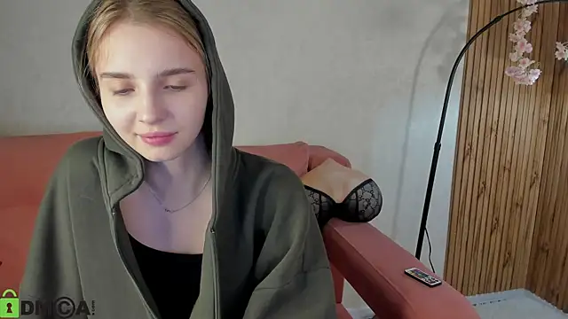 L1na Reeds online show from May 21, 1:58 am
