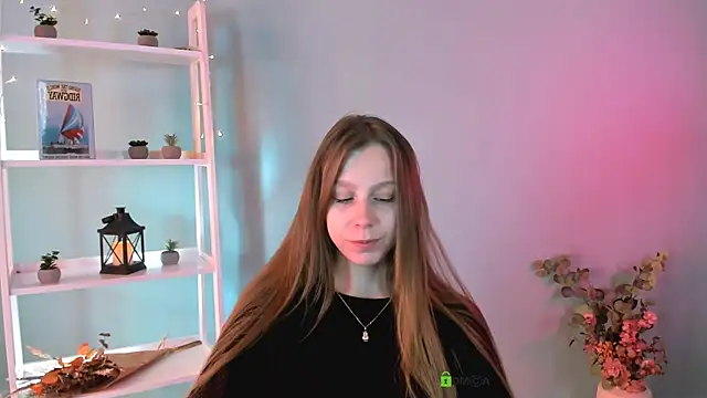 esme moore  online show from October 4, 8:53 am