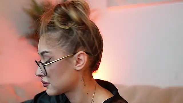 AileenKiss online show from October 24, 6:48 pm