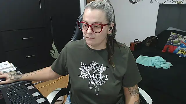 perlagoloza05 online show from October 30, 3:20 am